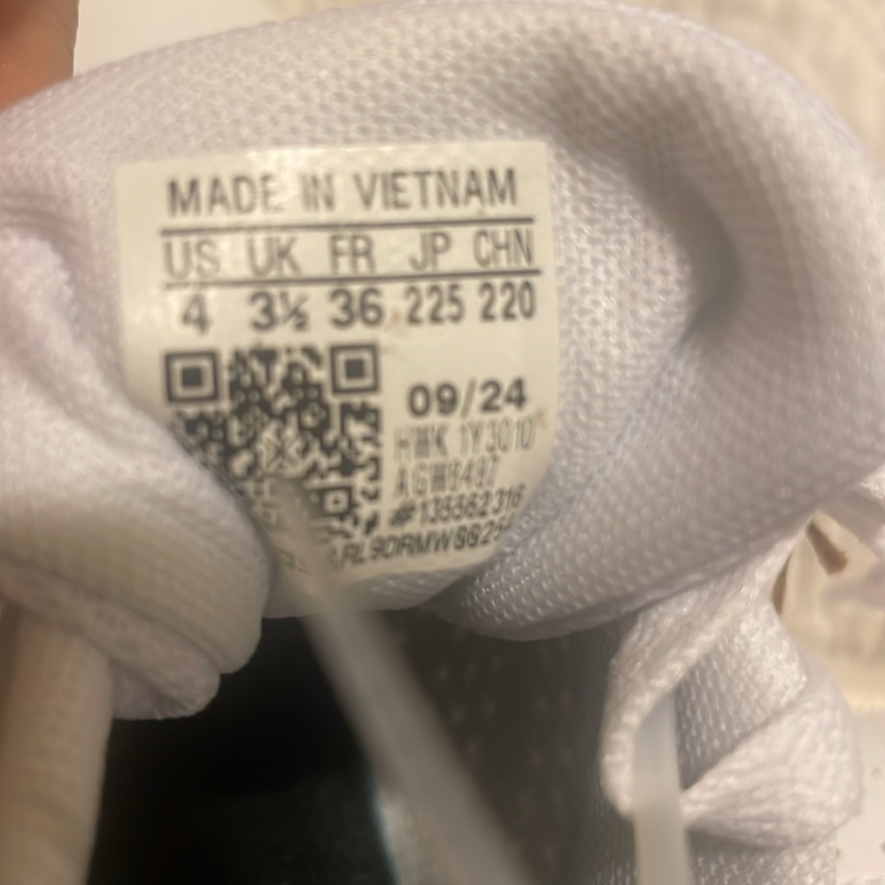 New ADIDAS ADVANTAGE WHITE / BLACK KIDS LACE SHOES SNEAKERS - Picture 4 of 15